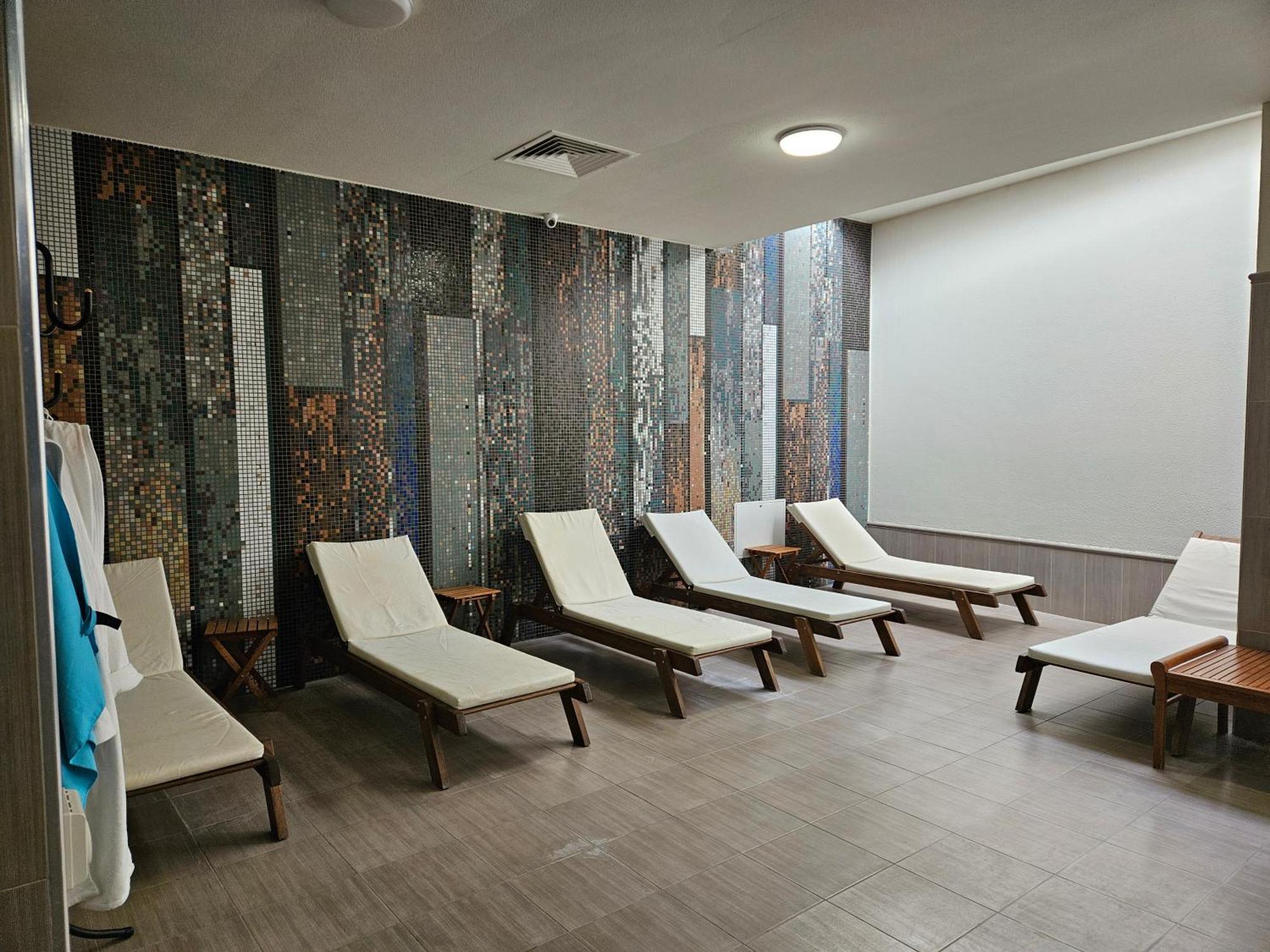 Hotel Alisa Pavel Banya Dış mekan fotoğraf